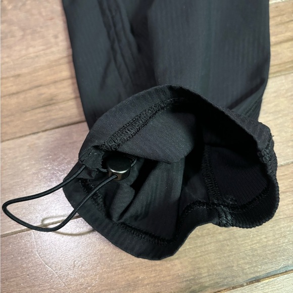 Lululemon Cropped Dance Studio Pants Mid-Rise size 2 in black - Picture 4 of 10